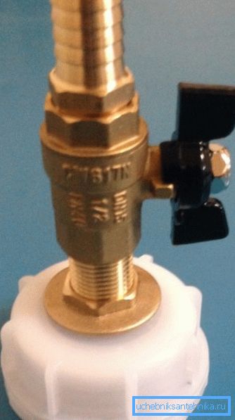 Evropský motýlový klapkový kohout s výstupním kroužkem pro 18 mm hadicové spojení