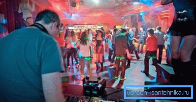 Větrání veřejných prostorů se vypočítá podle maximálního počtu návštěvníků.