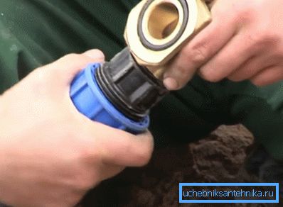 Vnitřní část trubky je připevněna pomocí kování Vnitřní část trubky je připevněna pomocí kování