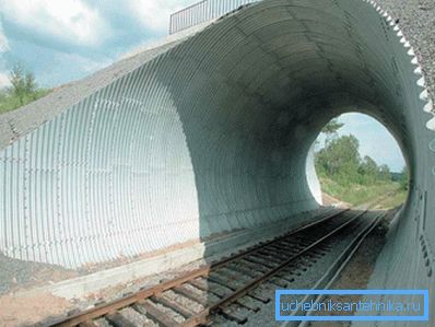 Potrubí Culvert jako železniční tunel