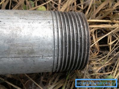 32 mm nebo 1 1/4 palce vodního potrubí se závitem