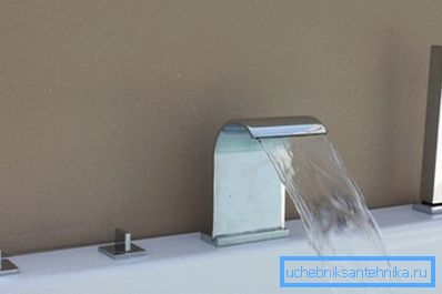Mortise modely instalace na pravidelné lázně je poměrně obtížné.