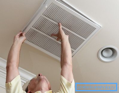 Ventilační otvory mohou být zdobeny dekorativními mřížkami.