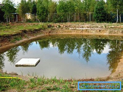 Při umístění přírodních nádrží na místě bude hladina podzemní vody vysoká