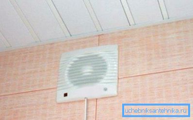 Výfukový otvor s ventilátorem