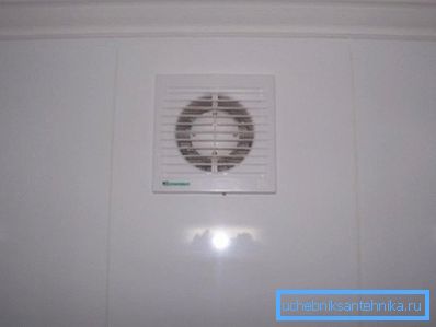 Výfukový otvor s ventilátorem