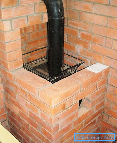 Výstup do cihlové trubky pro kovovou pec Výstup do cihlové trubky pro kovovou pec