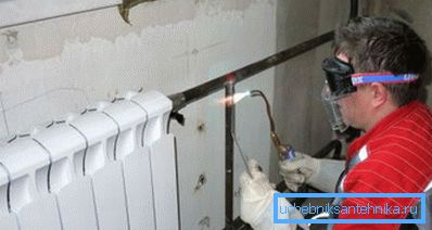 Výměna radiátorů v bytě s plynovým svařováním kvalifikovaným odborníkem Výměna radiátorů v bytě s plynovým svařováním kvalifikovaným odborníkem