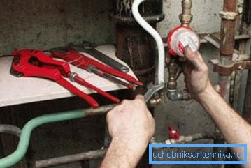 Výměna trubek a instalace vodoměrů s vlastními rukama Výměna trubek a instalace vodoměrů s vlastními rukama