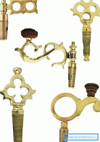 Uzavírací část samovaru je prototypem moderních uzamykacích jeřábů Uzavírací část samovaru je prototypem moderních uzamykacích jeřábů